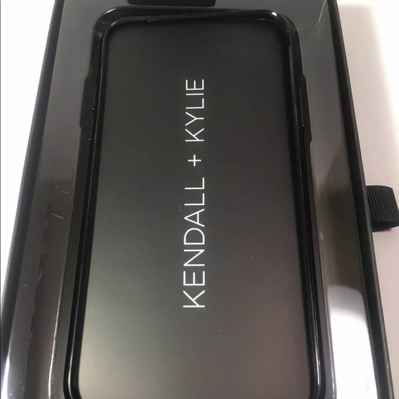 Kendall & Kylie Bounce With Me IPhone X Protective Case Black Matte Finish - Picture 5 of 7